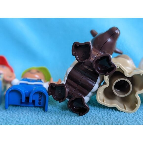 8 Piece Lego Duplo Town Farm Animals People Figurines Replacements Bundle Lot - Picture 9 of 10